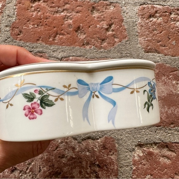 Christopher Stuart Floral Ribbon Y1516 Fine Bone China Heart Trinket Box - Picture 12 of 15